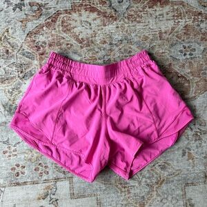 LULULEMON Hotty Hot 2.5 Short in sonic pink